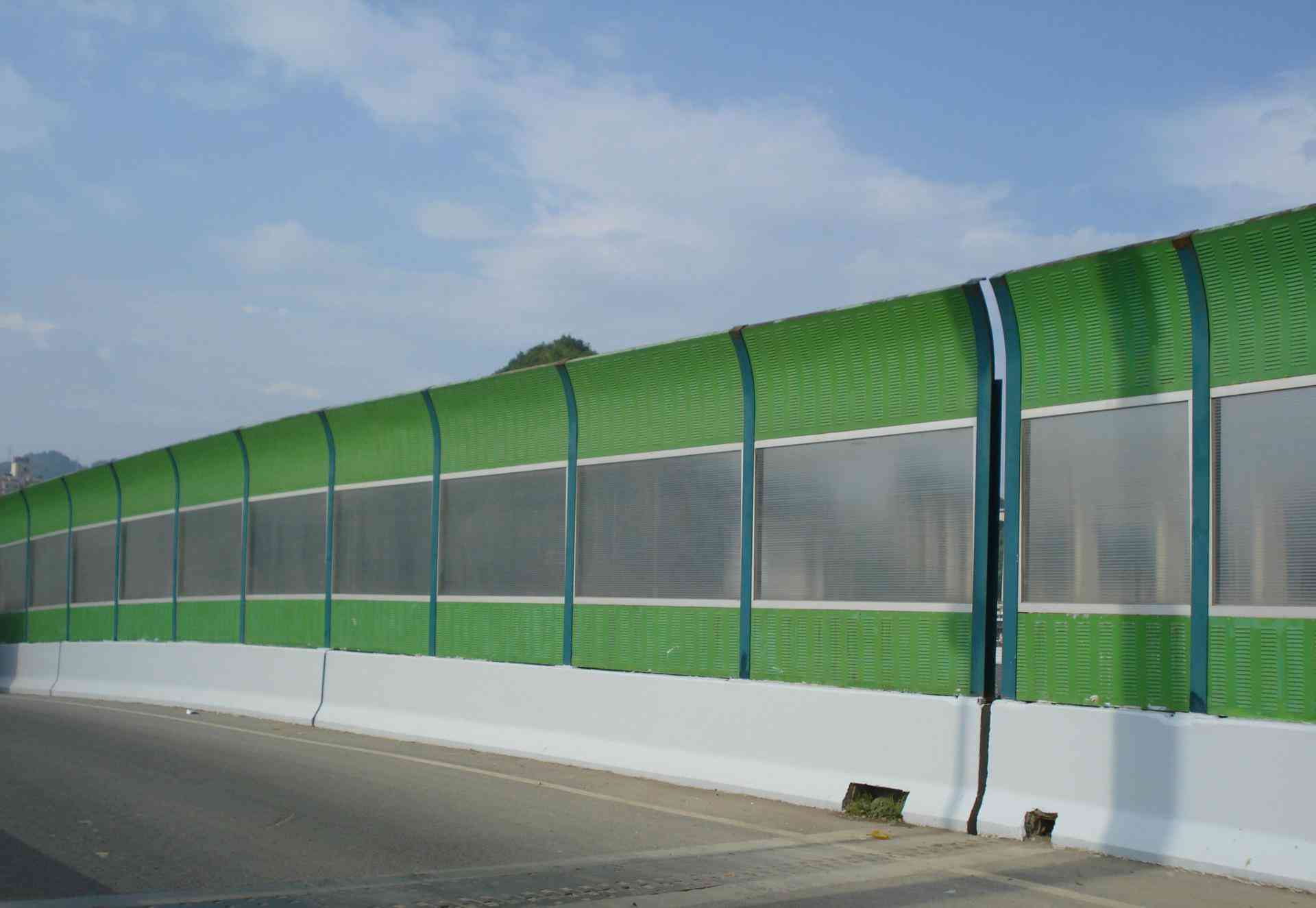<a href=http://www.evotaz.com.cn/news_article?news_id=139>公路聲屏障</a>